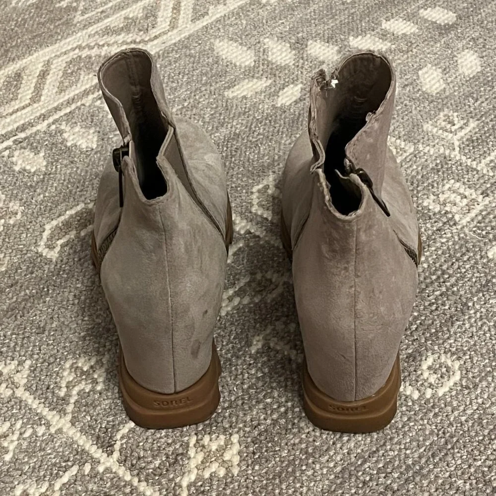 Sorel Joan of Arctic wedge boot bootie suede grey 8 women *flaw*